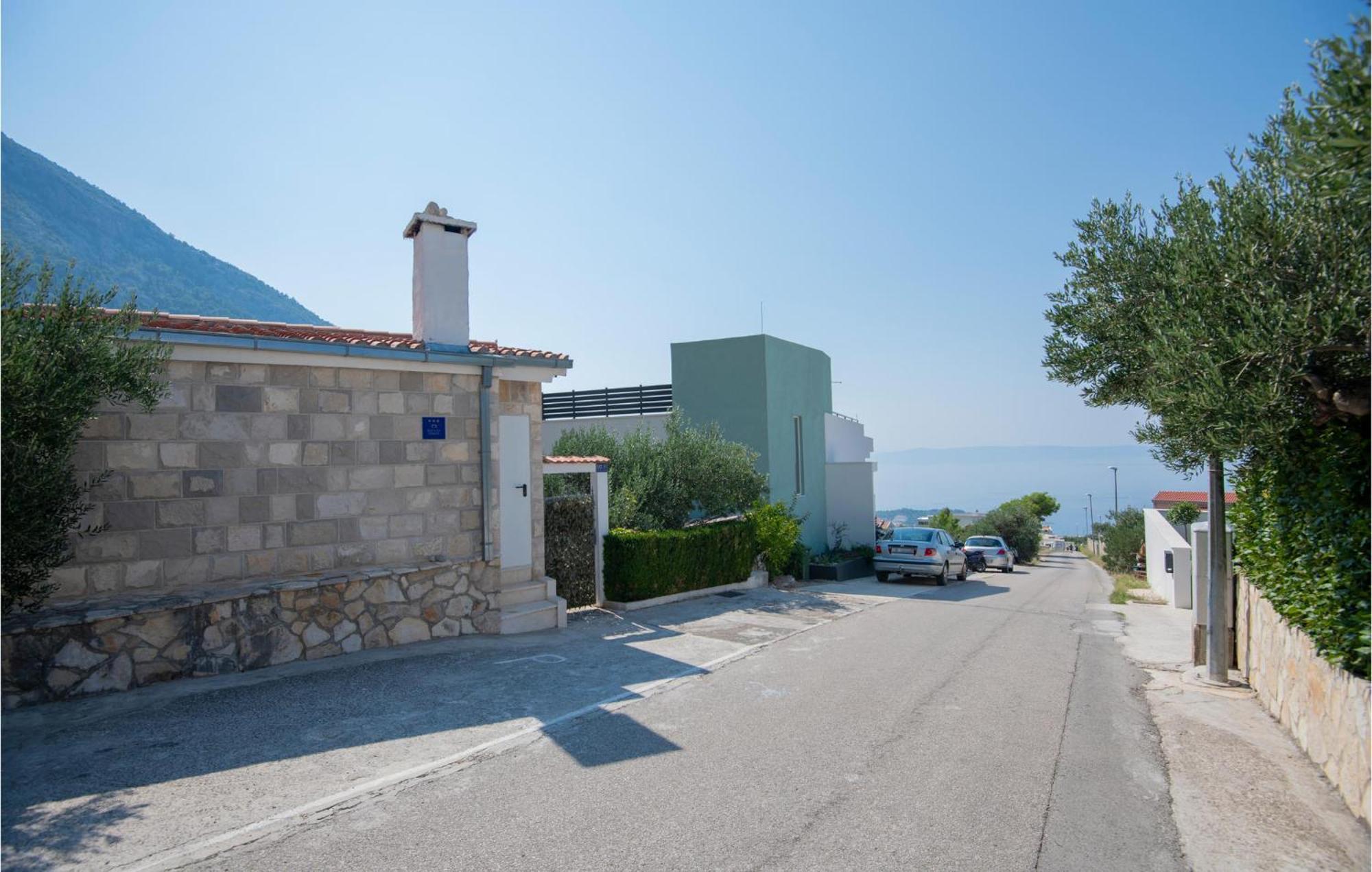 Beautiful Home In Makarska With Kitchen Exterior foto