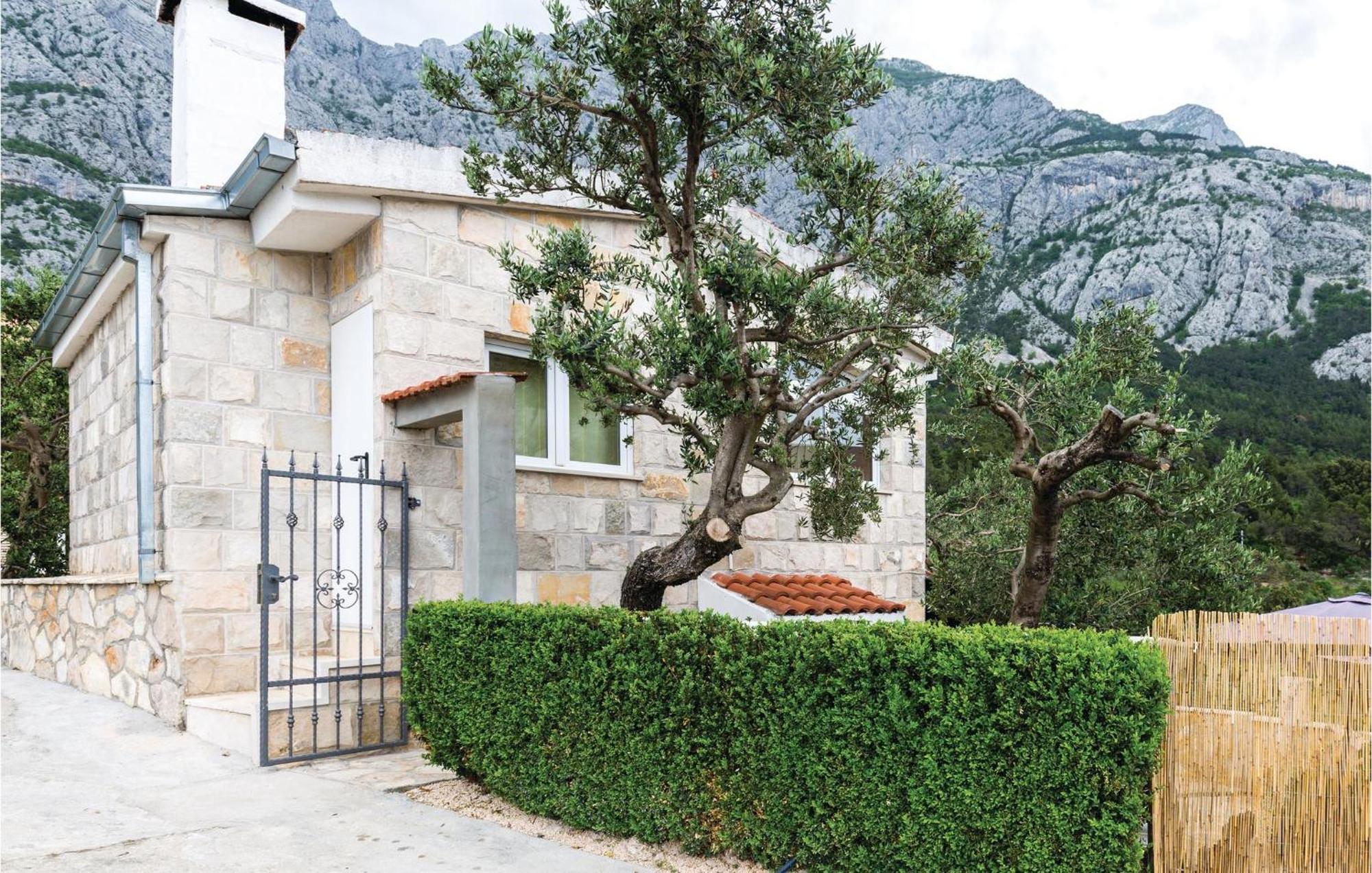 Beautiful Home In Makarska With Kitchen Exterior foto